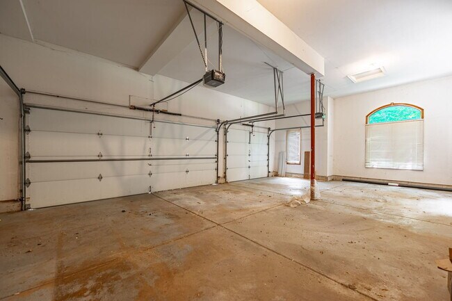 Building Photo - 552 Waters Edge Dr