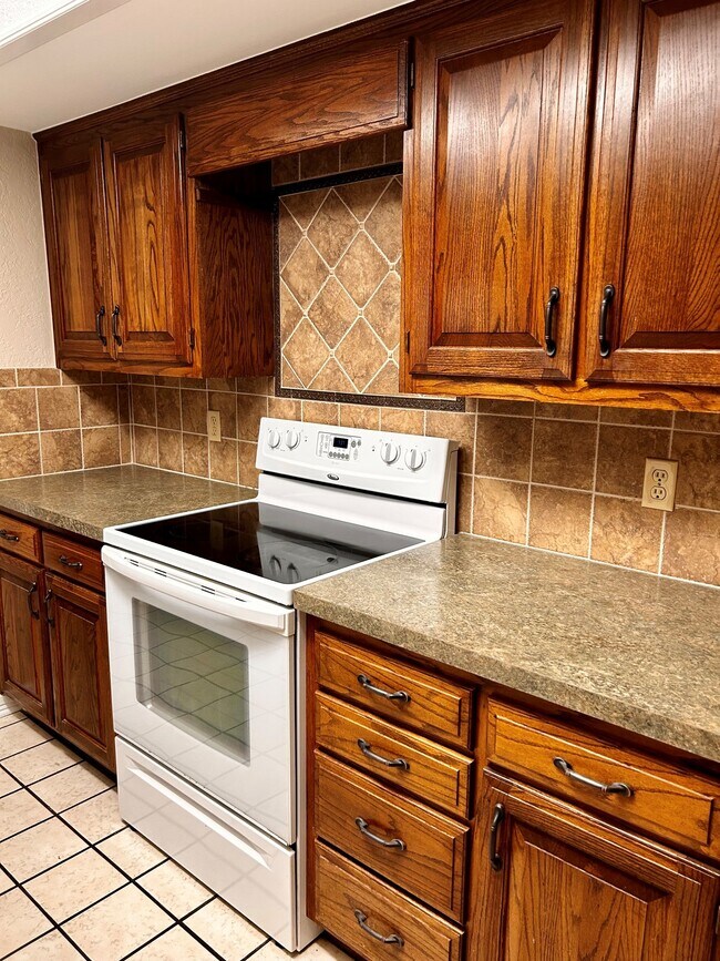 Building Photo - 11902 Shady Trail Ln