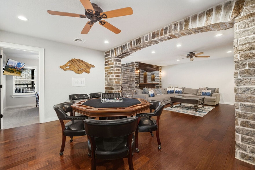 Building Photo - 1906 Almand Dr