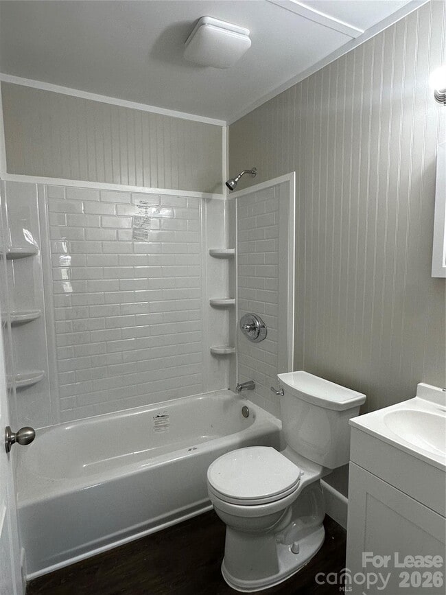 Building Photo - 331 W Bingham St