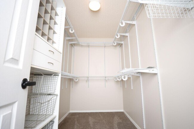 Building Photo - 816 W Ridgewood Cove