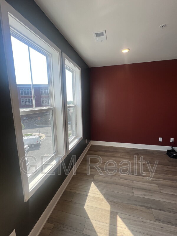 Building Photo - 42710 Darala Dr