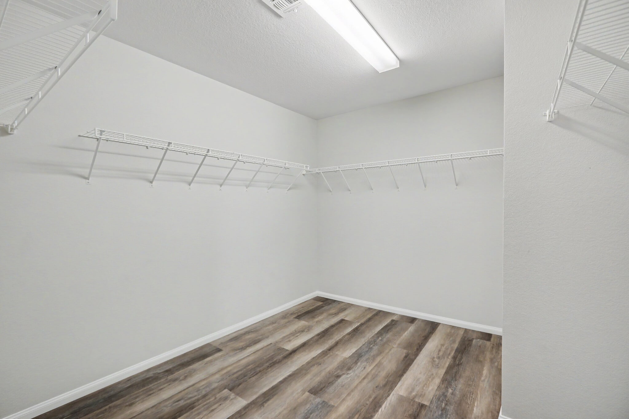 Building Photo - 2962 Duverney Ave