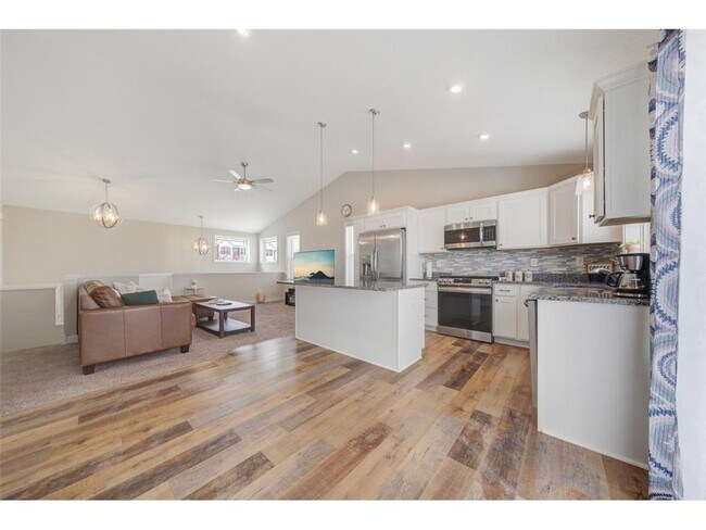 Building Photo - 1731 Riverside Dr