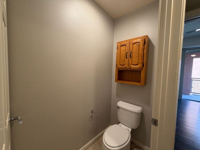 Building Photo - Terrific 2-Bedroom Condo in Guard gated community