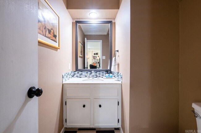 Building Photo - 1720 Jennifer Dr