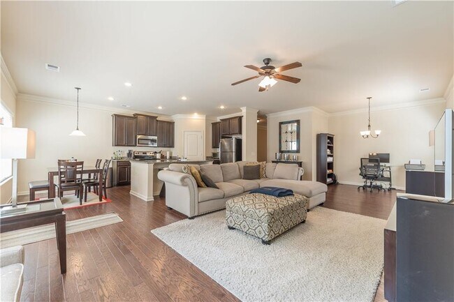 Building Photo - 129 Village Ct