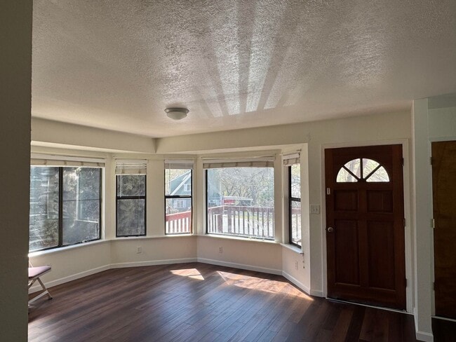 Building Photo - Cute 3 + 2 in Heritage Ranch