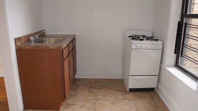 Building Photo - 2700 N Spaulding Ave