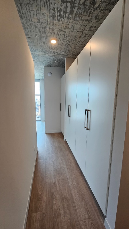 Building Photo - 208 W Chicago Ave