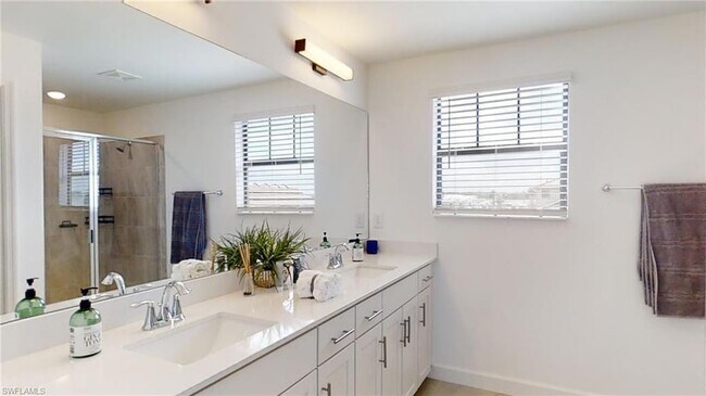 Building Photo - 18302 Ridgeline Dr