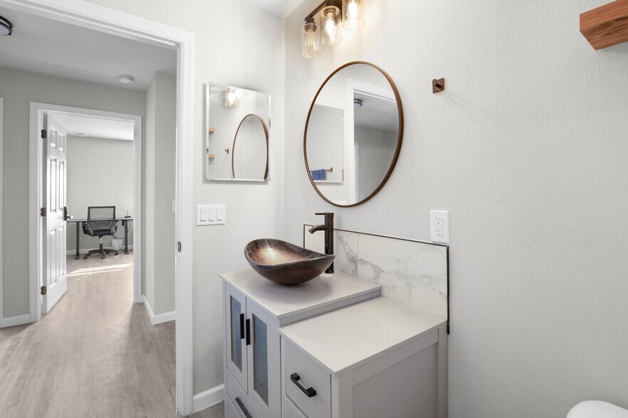 Building Photo - 3300 NW 15th Ln