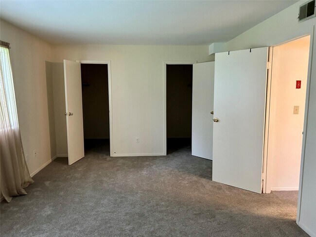 Building Photo - 108 Pine Hollow Way