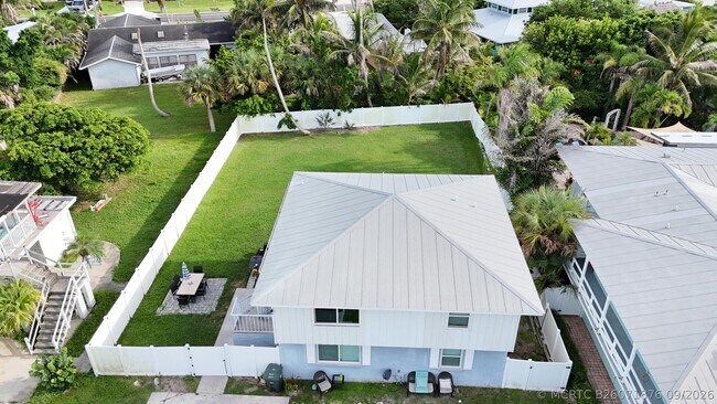 Building Photo - 1811 Melaleuca Dr