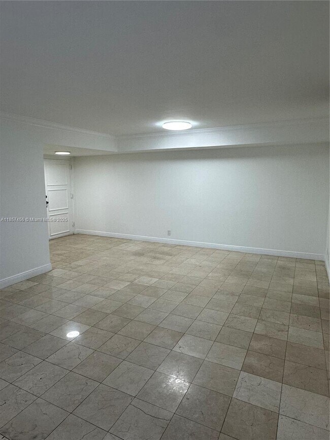 Building Photo - 10000 Bay Harbor Terrace