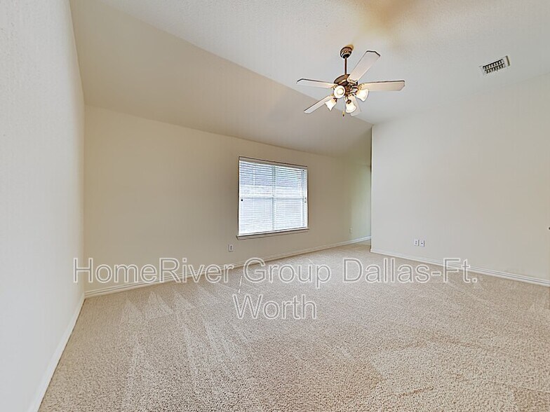 Building Photo - 217 Mapleshade Dr