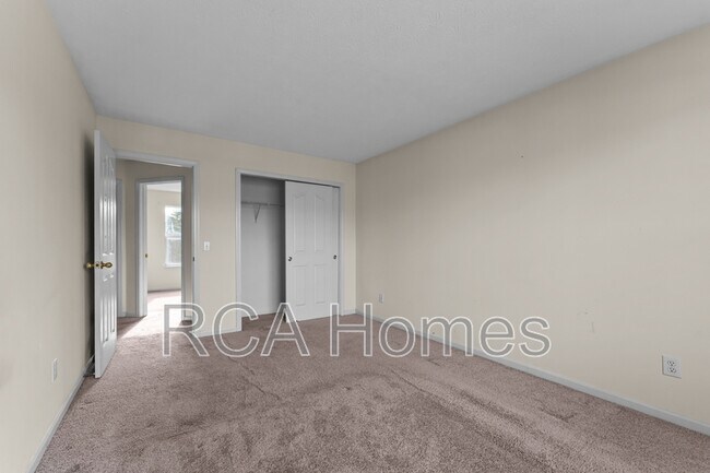 Building Photo - 45 Wisteria Way