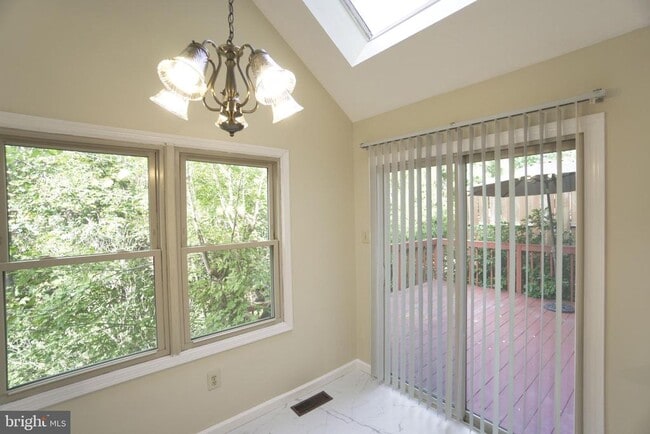Building Photo - 1379 Gwynedale Way