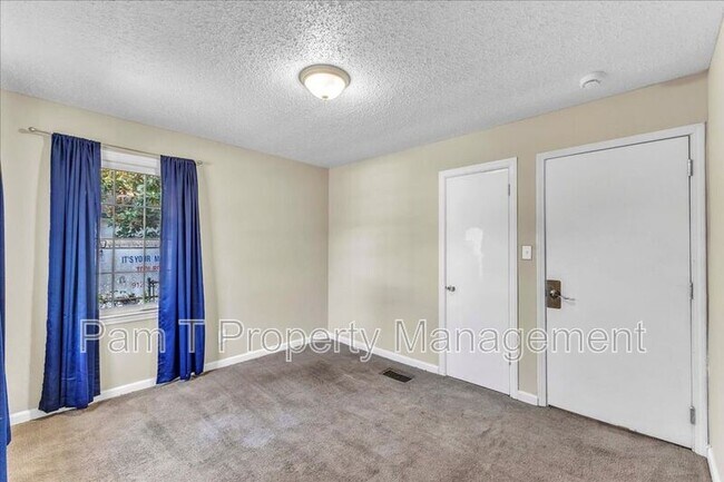 Building Photo - 2019 E 59th St