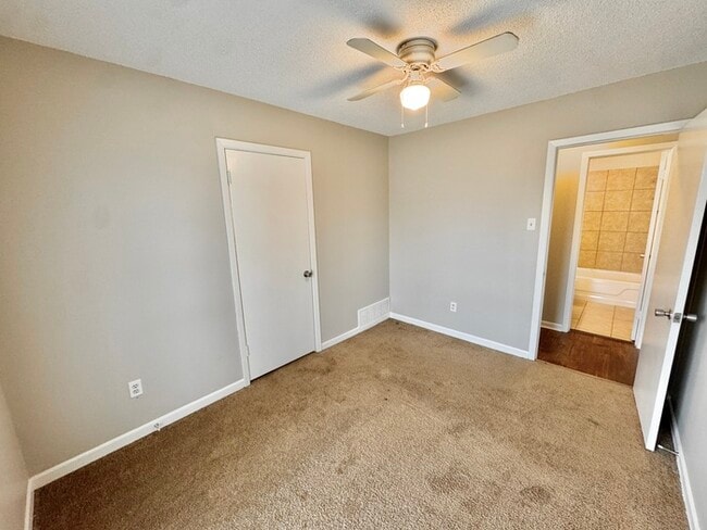 Building Photo - 6368 Leamont Dr