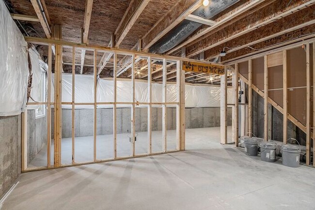 Building Photo - 111 Iris Ct