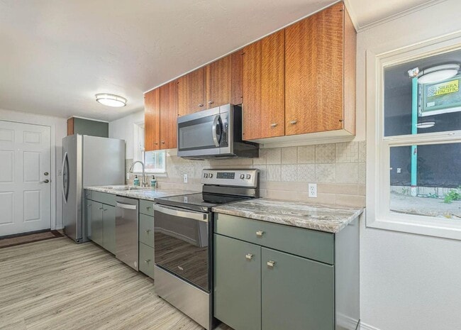 Building Photo - 266 NW Riverside Blvd