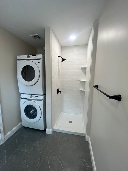 Bathroom 2/ laundry - 117 Rome Ave