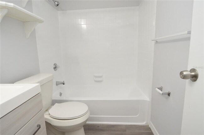 Building Photo - 8635 Mallard Reserve Dr