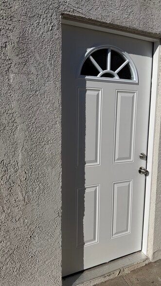 Building Photo - 907 Herbine St