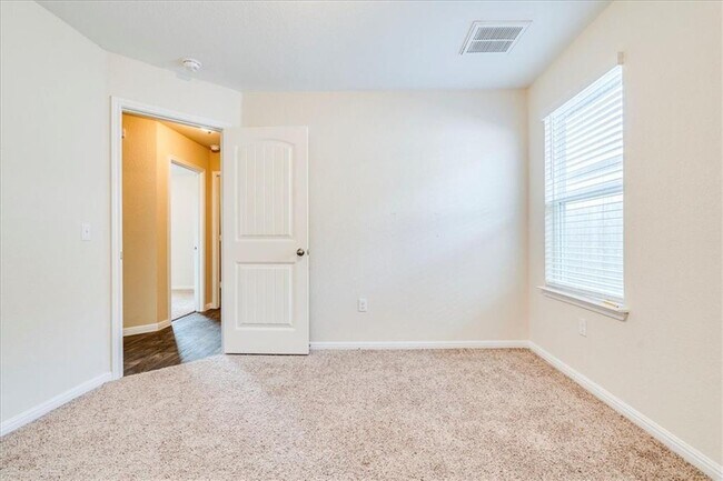 Building Photo - 617 Callahan Ln