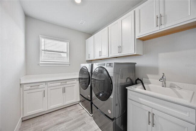 Building Photo - 8077 Leaf Grv Cir