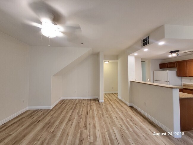 Building Photo - 7701 W Robindale Rd
