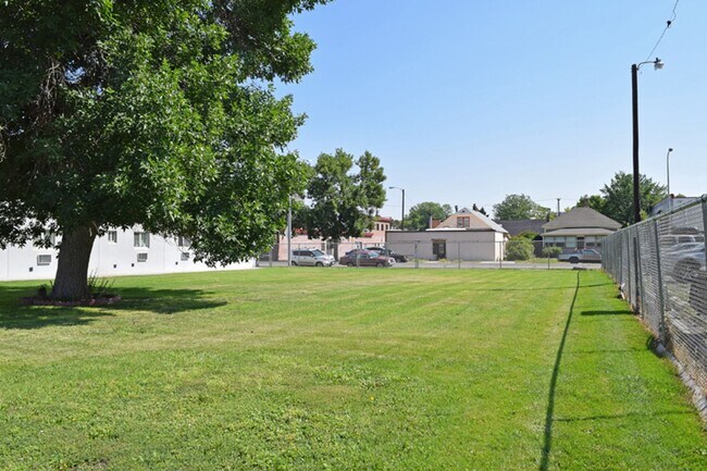 Building Photo - Furnished Efficiency Near Hospitals and Downtown