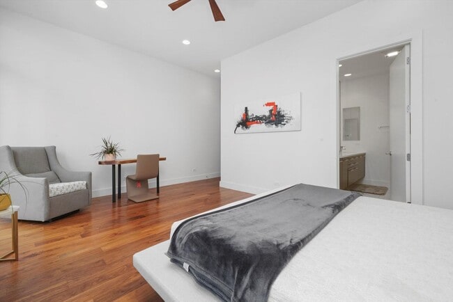 Building Photo - 128 S Aberdeen St