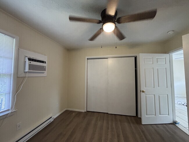 Building Photo - 4946 Robin St