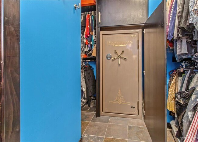 Building Photo - 708 Kiwi Ave