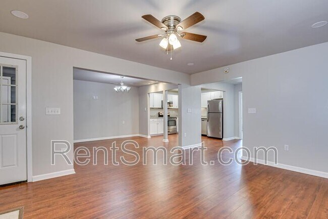 Building Photo - 2913 Running Creek Ln