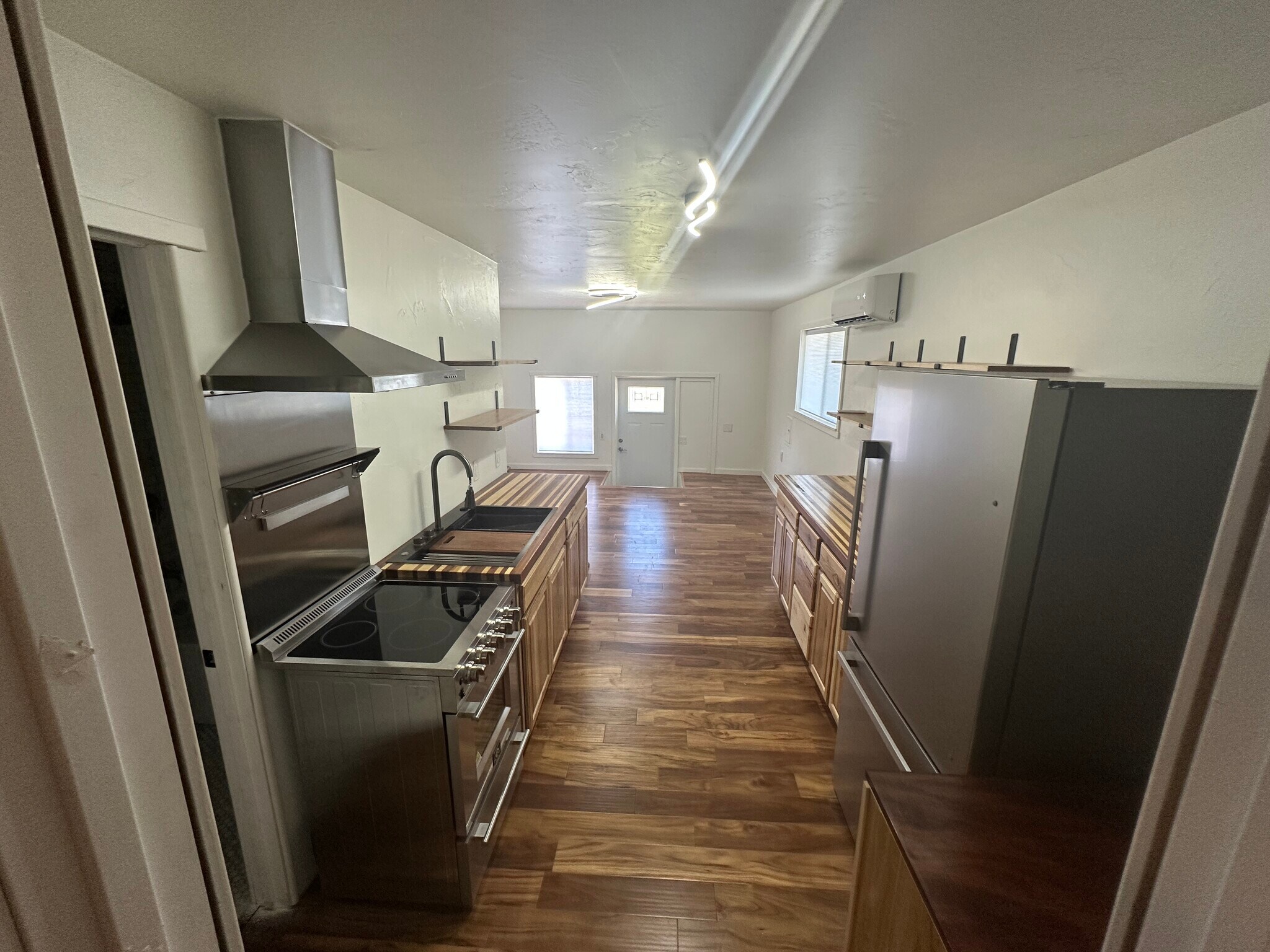 Building Photo - 401 Beaumont Dr