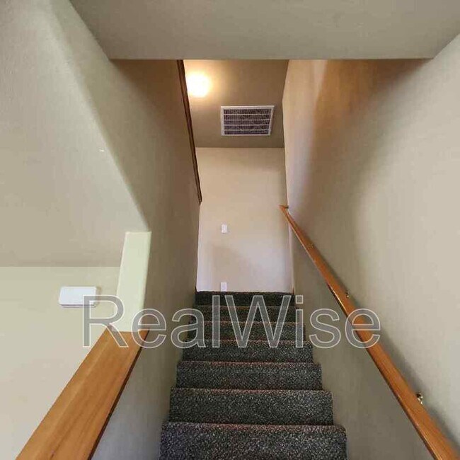 Building Photo - 2885 SW Indian Cir