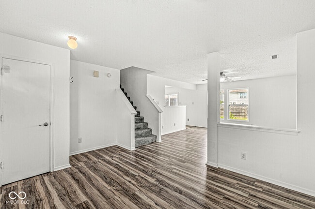 Building Photo - 7928 States Bend Dr