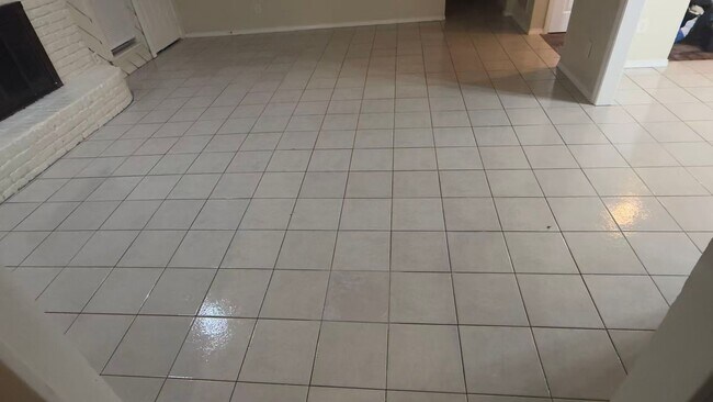 Building Photo - Great 3 Bedroom 2 Bathroom in Plano!