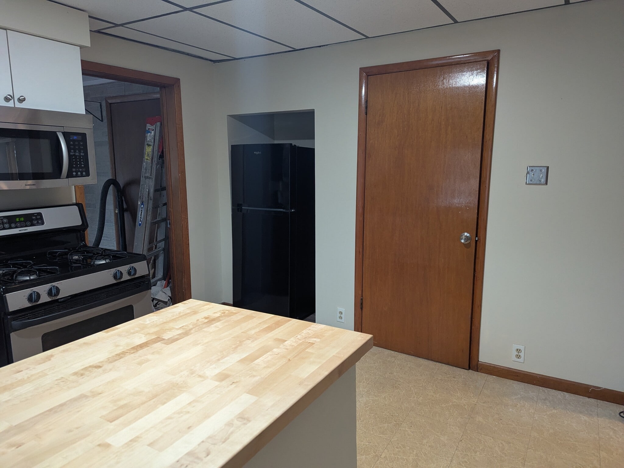 Kitchen - 218 Alaska St