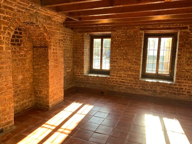 Building Photo - 20 Montagu St