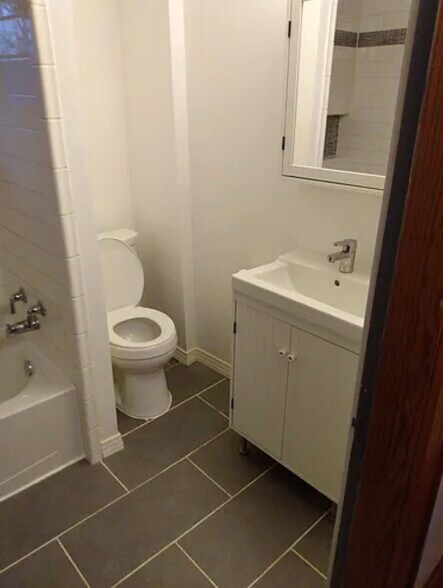 Building Photo - 524 Hanford St