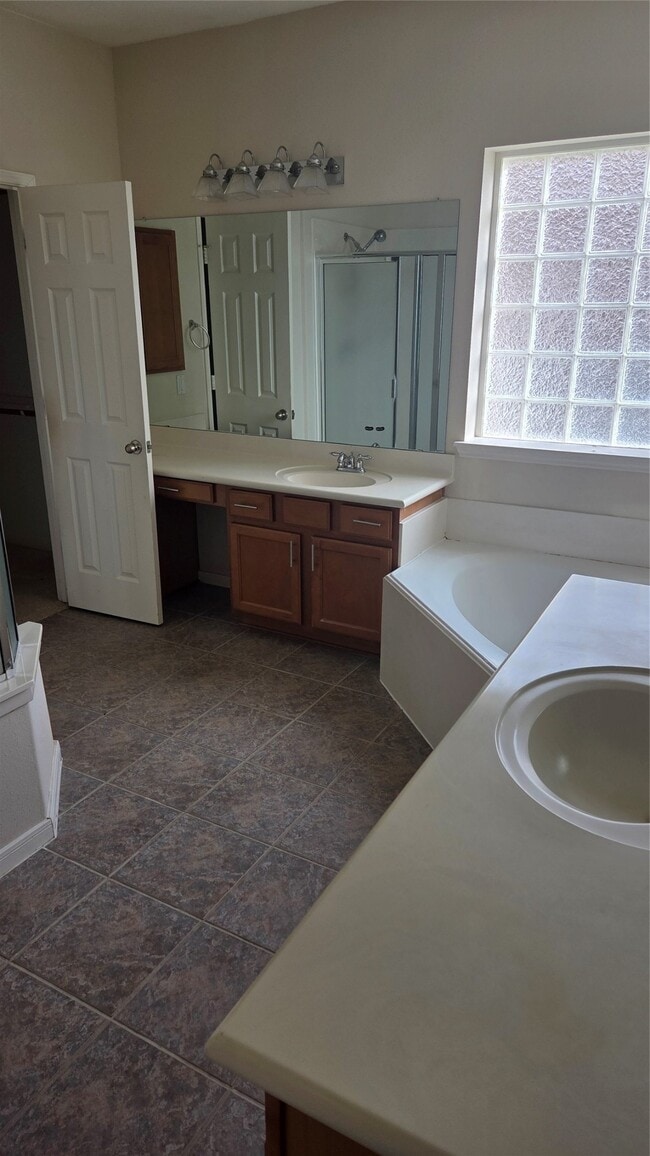 Building Photo - 2103 Trinity Manor Ln