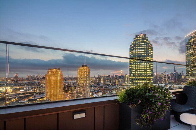 Building Photo - 4428 Purves St