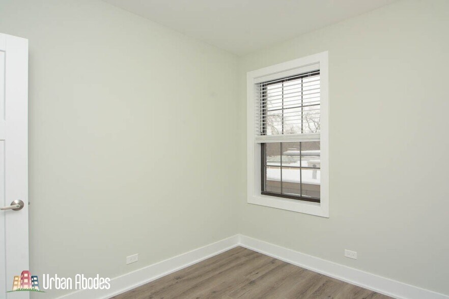 Building Photo - 727 Saint Johns Ave