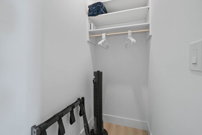 Building Photo - 30 W Castillo Dr