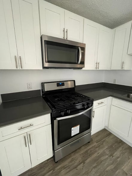 Interior Photo - 5940 San Fernando Rd