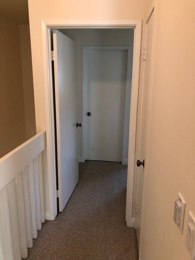 Building Photo - 818 Juno Ln